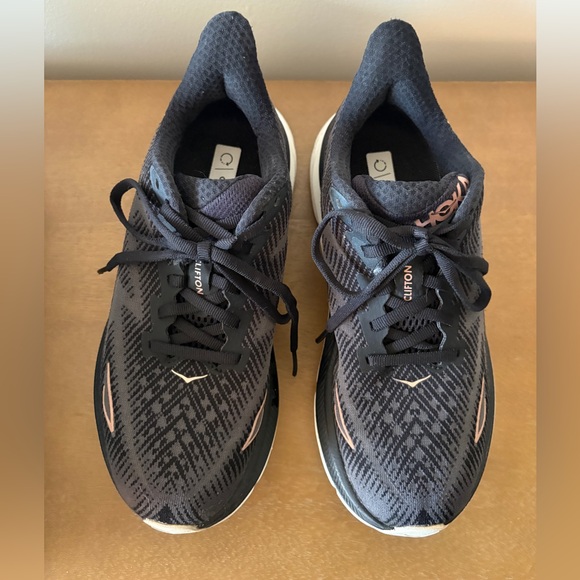 HOKA Clifton 9 Women's Black and Rose Gold sz 5.5D running shoes - Picture 3 of 4